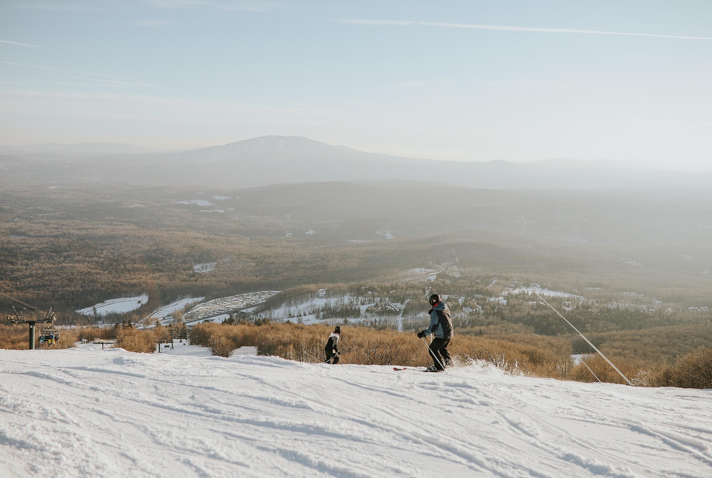 Footerimage skiingabovelift